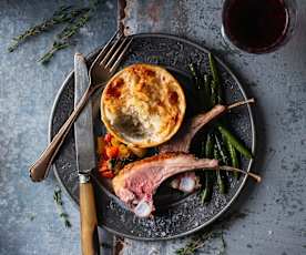 Carré d'agneau au thym, ratatouille, haricots verts et gratin de pommes de terre