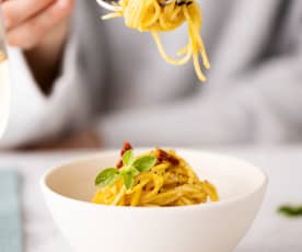 Spaghetti integrali con crema di lenticchie e carote