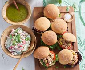 Pan bagnat e salada de grão e pepino