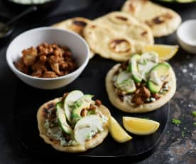 Naans au chou-fleur épicé, dip à la feta et tahini au thé matcha