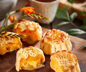 Cantonese Custard Lava Mooncake