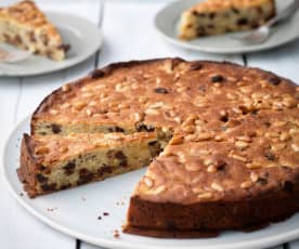 Zucchini-Kuchen mit Pinienkernen