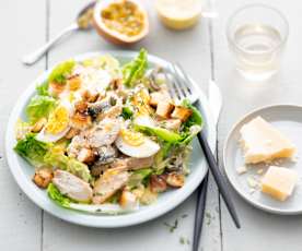Salade César au poulet et fruits de la Passion