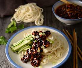 刀切炸醬麵