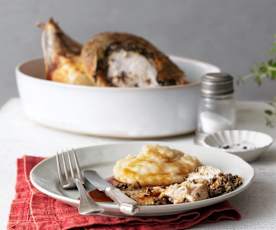 Frango com tapenade e puré de batata com cebola caramelizada