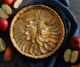 Tarta con cobertura de manzana laminada