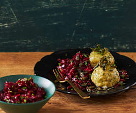 Käseknödel mit Rotkohl-Rote-Bete-Salat