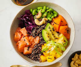 Poké Bowl met Quinoa, Avocado en Zalm