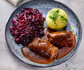 Mini-Rouladen mit Rotkohl