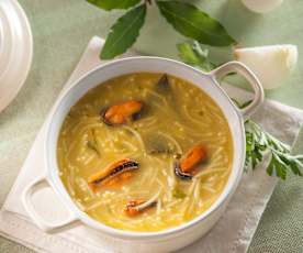 Sopa de mejillones con fideos