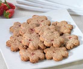 Biscotti leggeri con fragola e nocciole