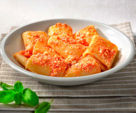 Paccheri con sugo e ricotta di pecora