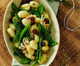 Warmer Cranberry-Gnocchi-Salat