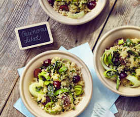 Salade au quinoa, raisin et fromage