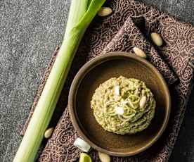 Gerösteter Mandel-Lauch-Aufstrich