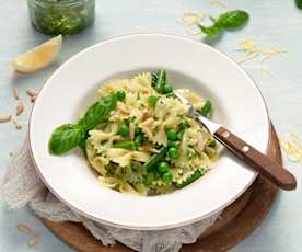 One Pot Pasta mit zitronigem Pesto und grünem Gemüse