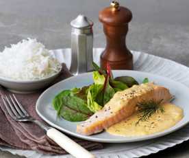 Salmón y arroz basmati en salsa cremosa de eneldo