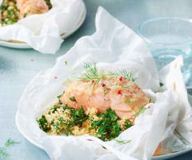 Papillotes de saumon, couscous et épinards