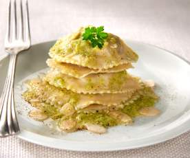 Ravioli ripieni di tofu affumicato e verdure