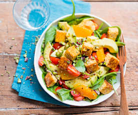 Salade polenta, avocat et pousses d'épinard