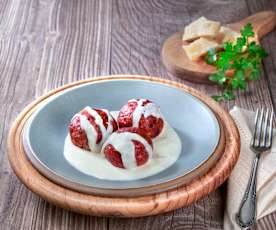 Canederli alle barbabietole con salsa al Parmigiano Reggiano