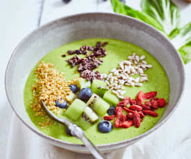 Groene smoothie bowl met gojibessen