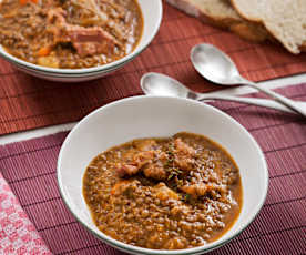 Lentejas con costillas adobadas y verduras