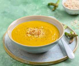 Sopa de zanahoria y espárragos con almendras