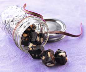 Bonbons au chocolat et aux fruits secs