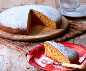 Torta di carote e nocciole alla farina di farro