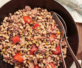 Σαλάτα με μαυρομάτικα φασόλια και τόνο