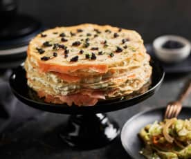 Gâteau de crêpes au saumon mariné, salade de crudités