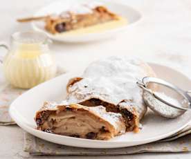 Strudel jabłkowy (Apfelstrudel) z sosem waniliowym (TM5)