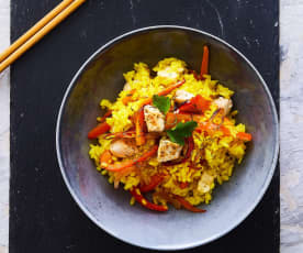 Insalata di riso giallo con pollo e verdurine croccanti (Bimby Friend)