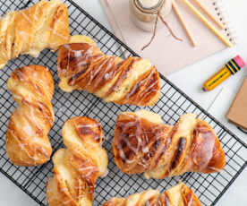 Zawijane drożdżówki z serem