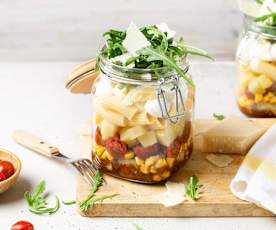 Ensalada de pasta, huevo y patata con vinagreta a la italiana