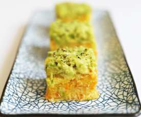 三文鱼牛油果饭团