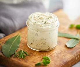 Pesto di erbe aromatiche e burrata