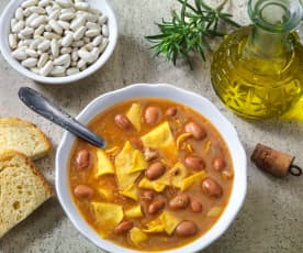 Minestra di pasta, fagioli e acciughe