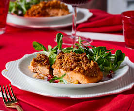 Weihnachts-Lachs mit Kruste und Joghurt-Granatapfel-Dressing