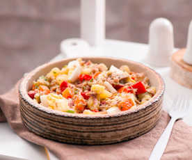 Sałatka ziemniaczana z tuńczykiem i szparagami