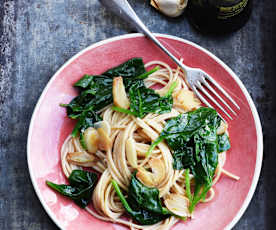 Spaghetti complets aux épinards et à l'ail