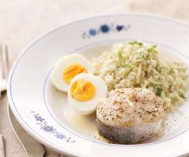 Pescada com ovos e arroz de alho e coentros