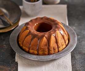 Bolo de cenoura com cobertura de chocolate