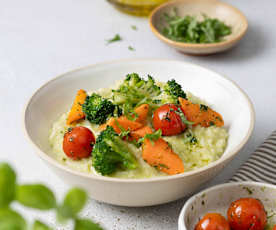 Basilikumrisotto mit Schmortomaten und Gemüse