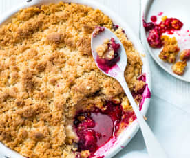 Crumble aux pommes et fruits rouges