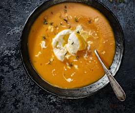 Dýňová polévka s kokosovým mlékem a mozarellou