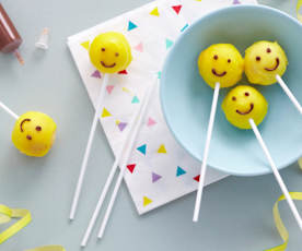 Smiley pop cake