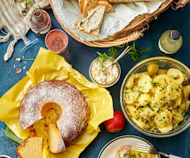 Picknick: Kartoffelsalat, Dinkelbrot, Rucola-Tomaten-Dip, Zitronengugelhopf
