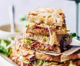 Croque-Monsieur pesto, tomates séchées et fromage